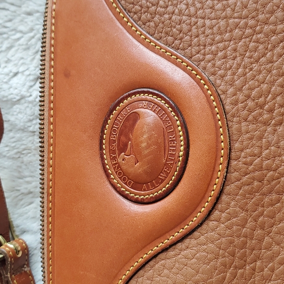 Vintage Dooney & Bourke Tan and Brown Leather Shoulder Bag Solid Brass Hardware - Picture 4 of 10
